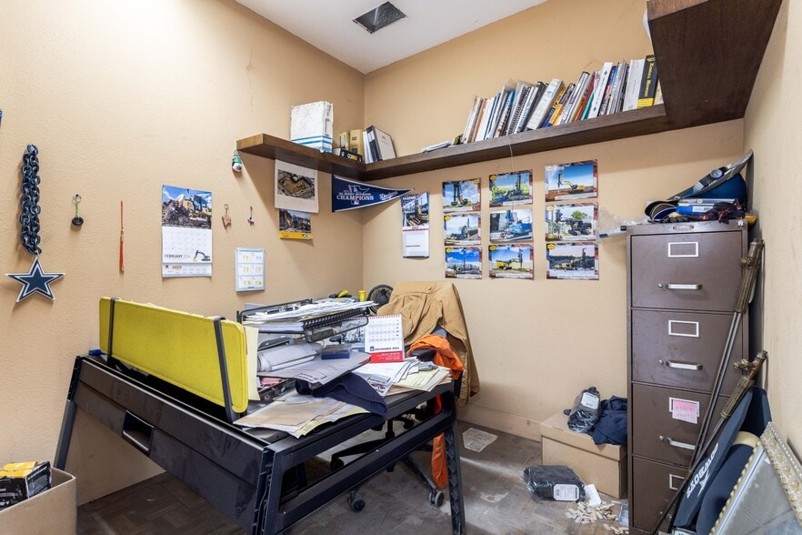 More Photos Of 669 Arroyo St, San Fernando Manufacturing For Sale