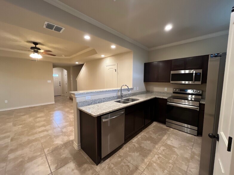 More Photos Of 6407 Luglio Ln, San Antonio Apartments For Sale