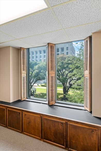 More Photos Of 610 Marshall St, Shreveport Office For Sale