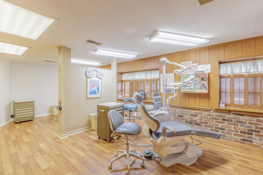 More Photos Of 4135 Hixson Pike, Chattanooga Office For Sale