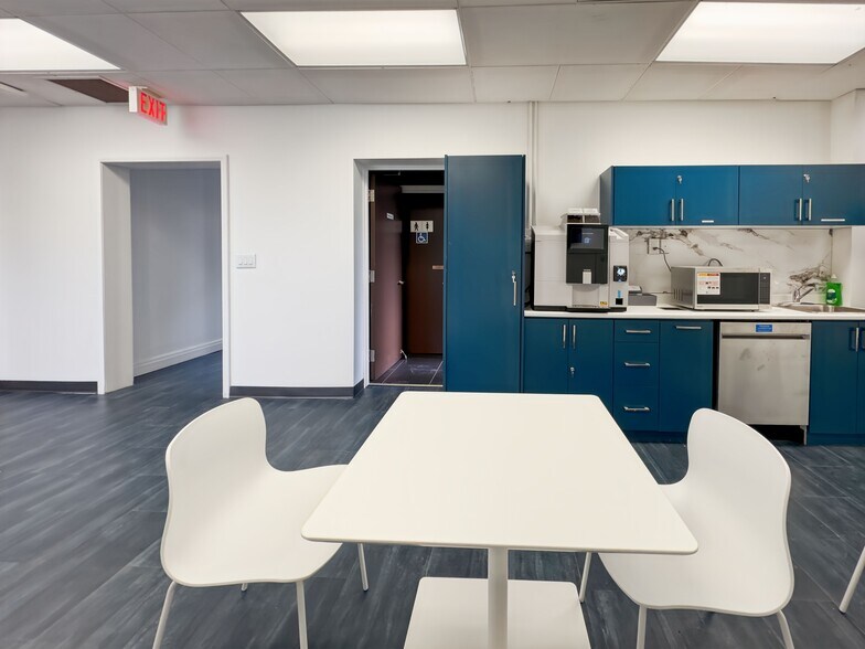 More Photos Of 39 Queen St, St Catharines Coworking Space