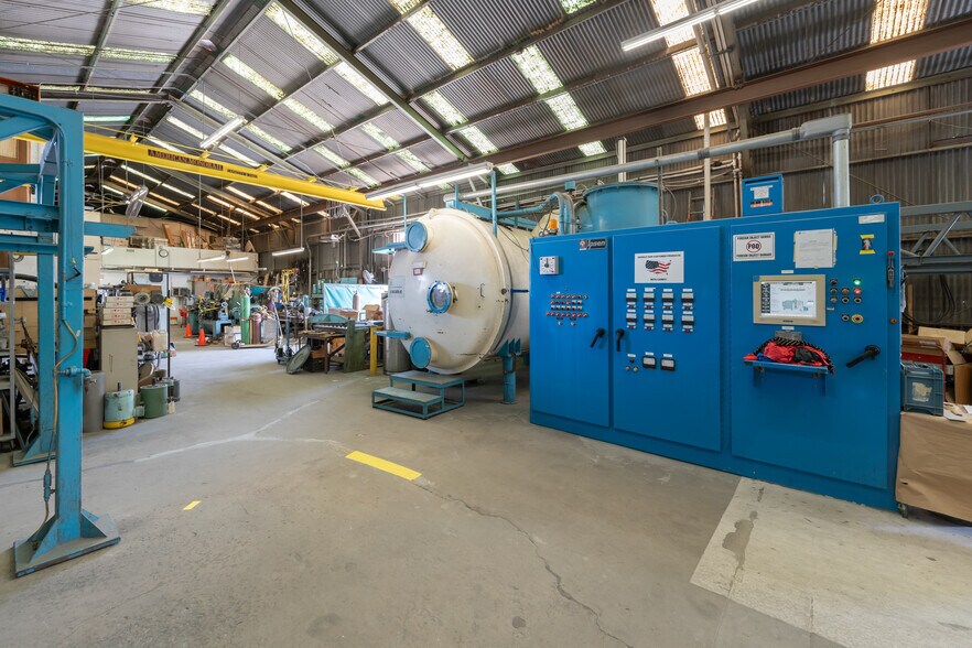 More Photos Of 424 E Dixon St, Compton Manufacturing For Sale