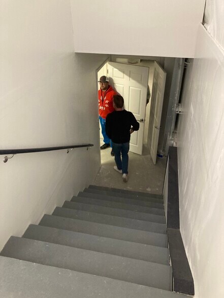 More Photos Of 258 E 5th St, Nederland Industrial For Sale