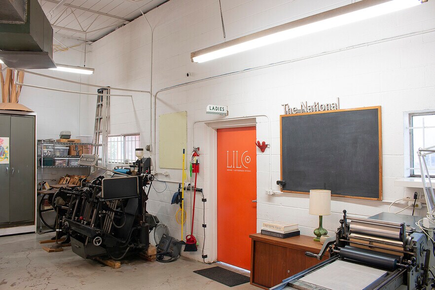 More Photos Of 2003 Brundrette, Dallas Warehouse For Lease