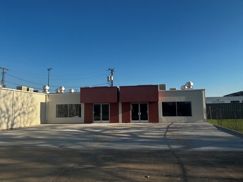 More Photos Of 2714 Bomar Ave, Dallas Restaurant For Lease