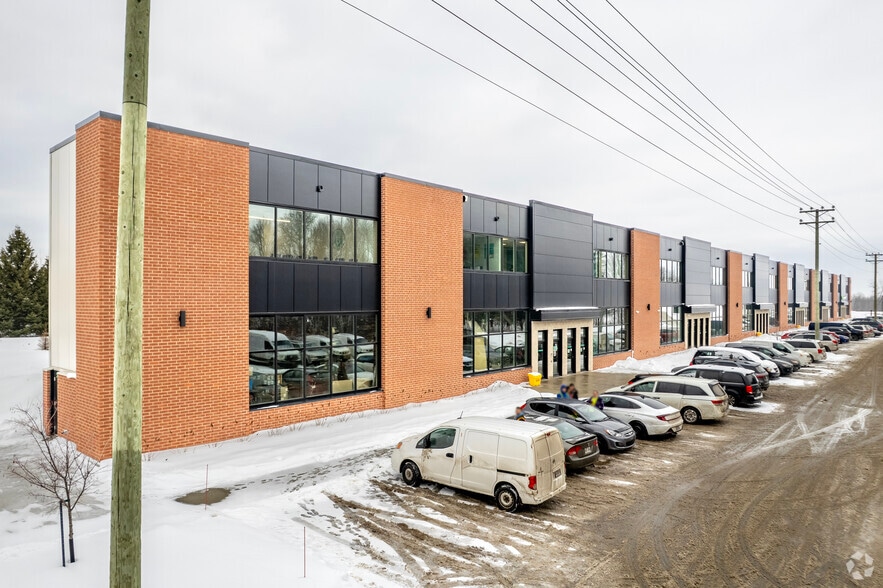 More Photos Of 100 Blvd Jean-Baptiste-Rolland O, Saint-jerome Unknown For Lease