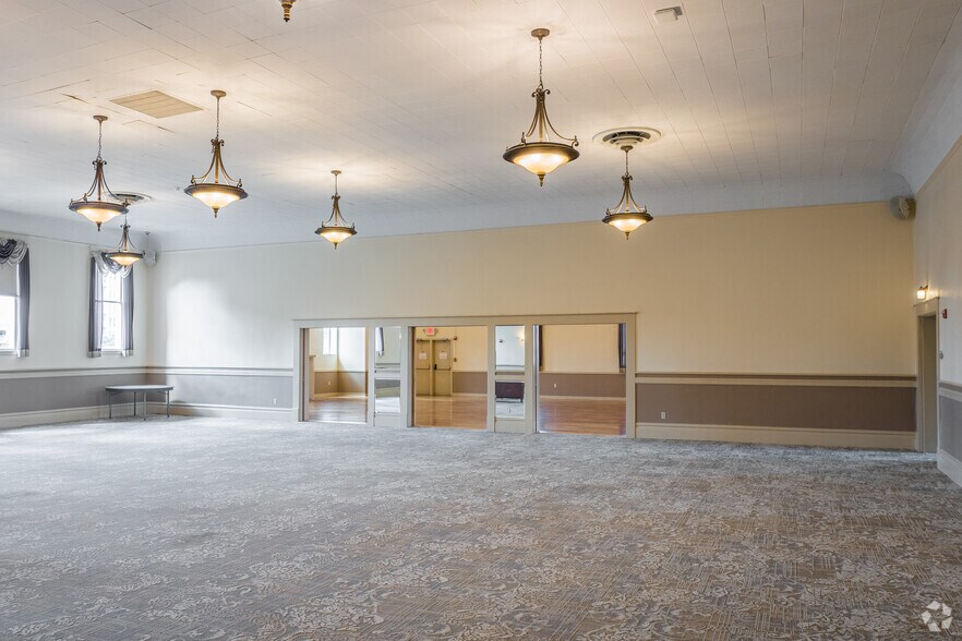 More Photos Of 181-195 High St NE, Salem General Retail For Lease