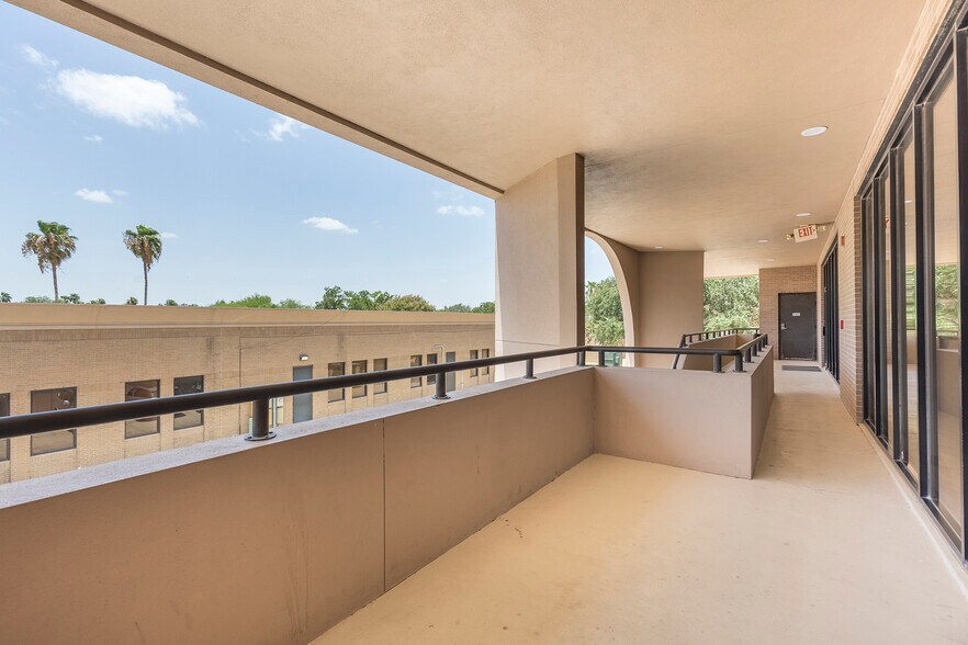 More Photos Of 110 E Savannah Ave, McAllen Medical For Sale