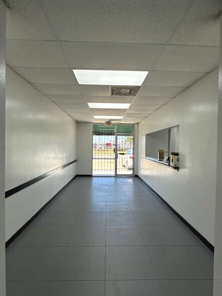 More Photos Of 2910 Antoine Dr, Houston Storefront Retail Office For Sale