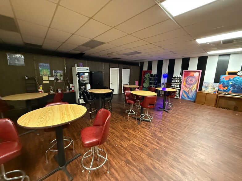 More Photos Of 1001 Winterville Rd, Athens Showroom For Lease