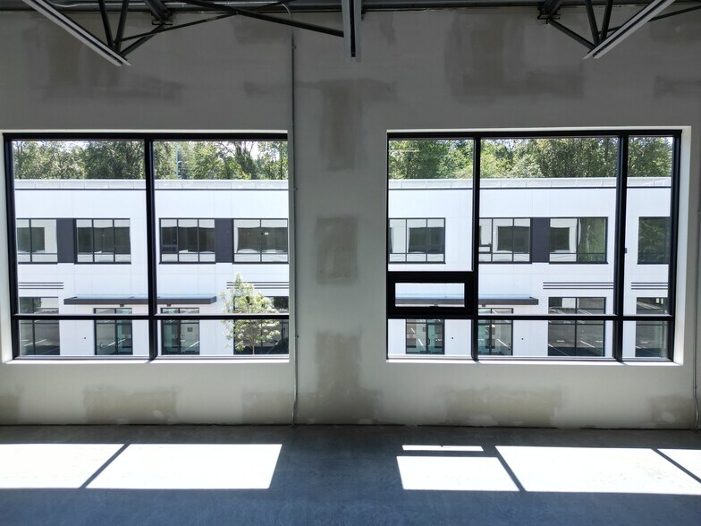 More Photos Of 2660 Barnet Hwy, Coquitlam Warehouse For Sale