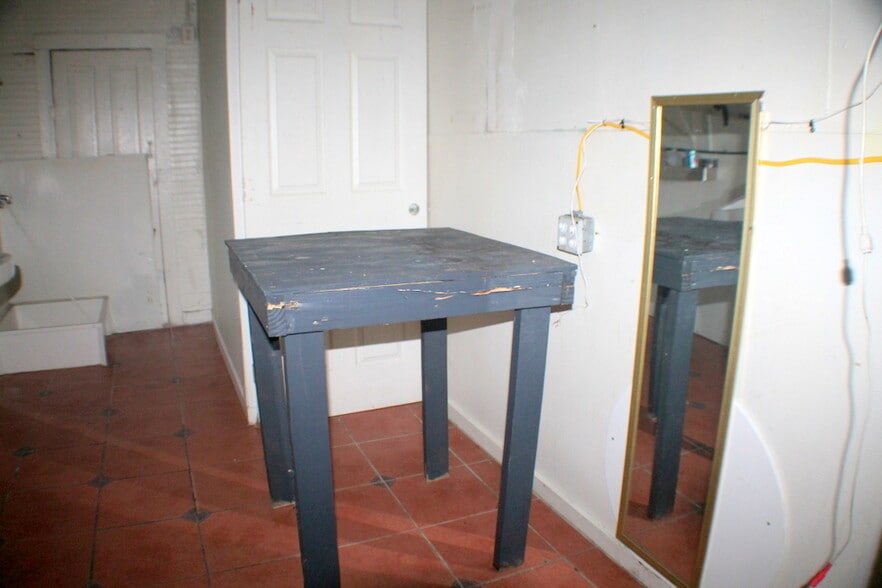 More Photos Of 3907 Canal St, Houston Bar For Lease