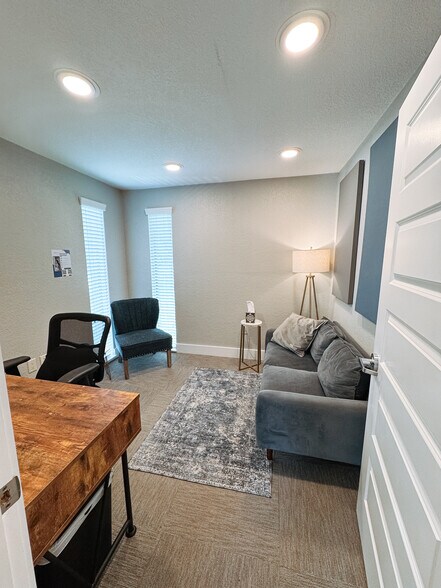 More Photos Of 905 S Missouri Ave, Lakeland Coworking Space