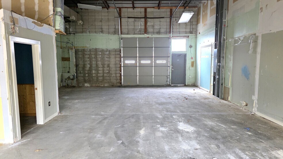 More Photos Of 122 Spring St, Southington Warehouse For Sale