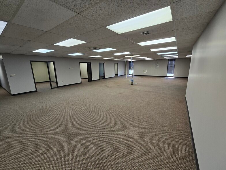 More Photos Of 1600 E Benson Rd, Sioux Falls Office For Sale