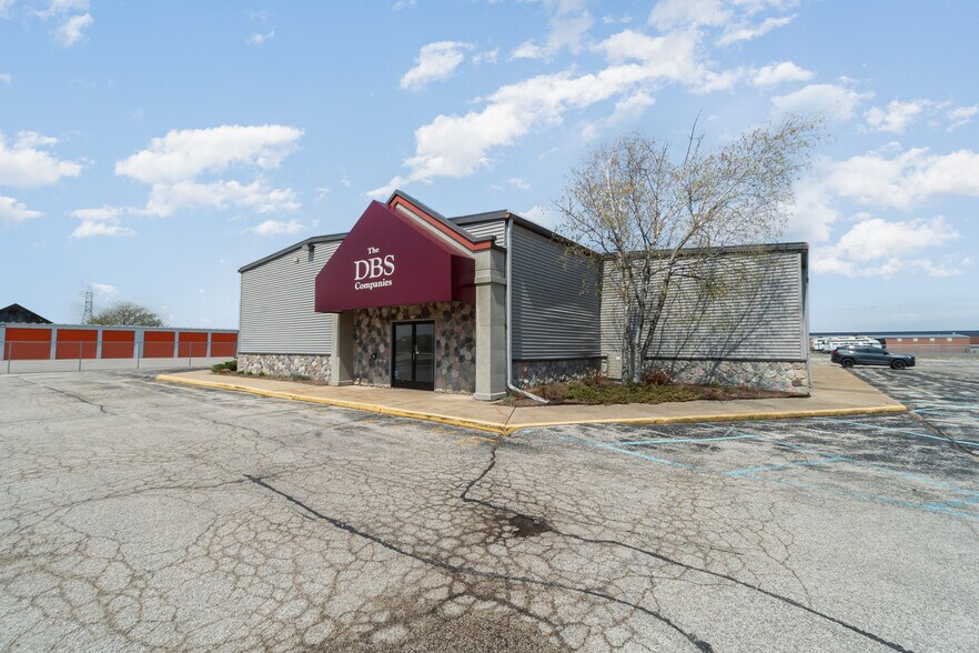 More Photos Of 6006 Westside Saginaw Rd, Bay City Office For Sale