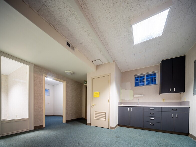 More Photos Of 330-340 Washington St SW, Albany Office For Sale