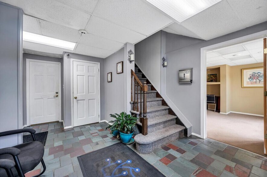 More Photos Of 2539 Middle Country Rd, Centereach Office For Lease