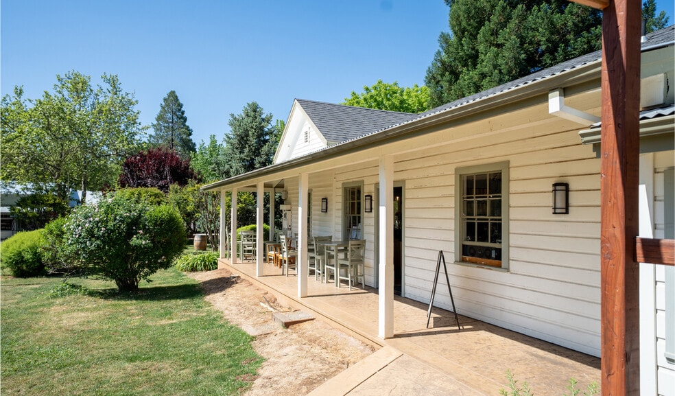 More Photos Of 350 Main St, Murphys Restaurant For Sale