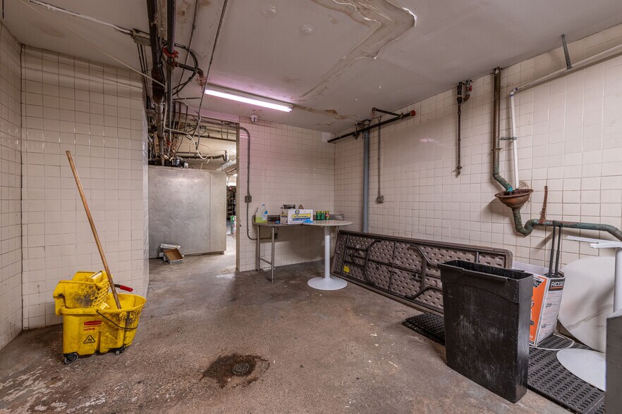 More Photos Of 112 Chestnut St, Philadelphia Storefront Retail Residential For Sale