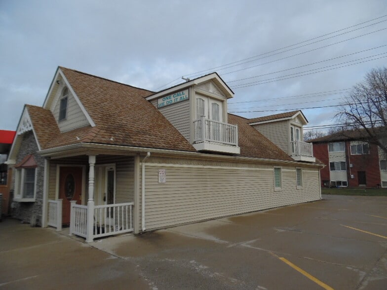 More Photos Of 1122-1128 Eureka Rd, Wyandotte Storefront Retail Office For Sale