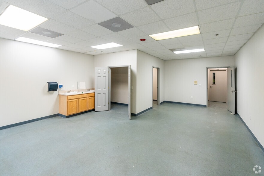 More Photos Of 3211 Bramer Dr, Raleigh Showroom For Sale