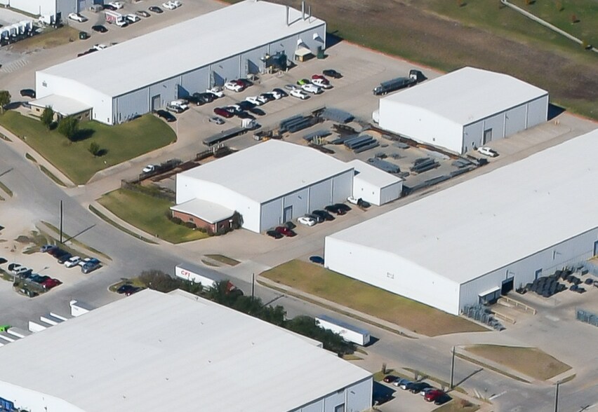 More Photos Of 3621 Shelby Ln, Denton Manufacturing For Lease