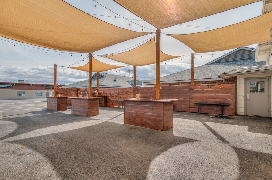 More Photos Of 420 N Main St, Prineville Restaurant For Lease