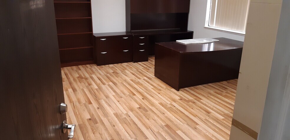 More Photos Of 4778-4790 Dewey Dr, Fair Oaks Loft Creative Space For Sale