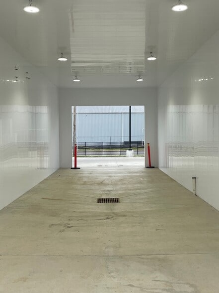 More Photos Of 35 W Franklin St, Evansville Carwash For Sale