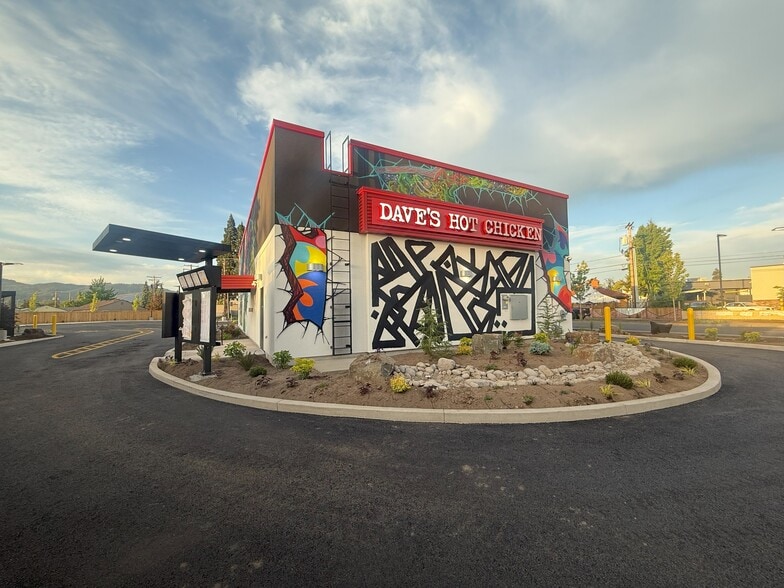 More Photos Of 1572 Mohawk Blvd, Springfield General Retail For Sale