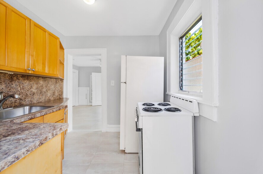 More Photos Of 1621 Van Buren St, Hollywood Apartments For Sale