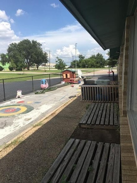 More Photos Of 1300-1342 W Euless Blvd, Euless Loft Creative Space For Lease