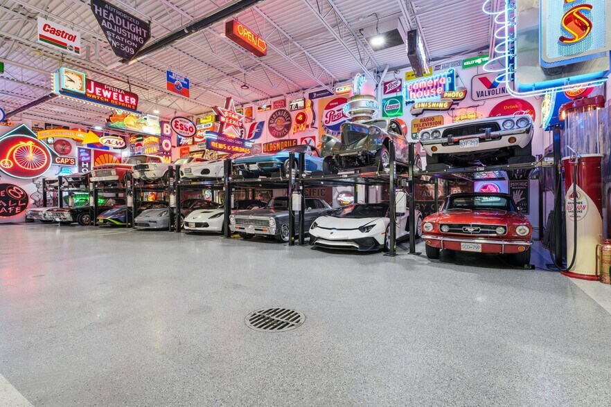 More Photos Of 935 Sherwood Ave, Coquitlam Warehouse For Sale