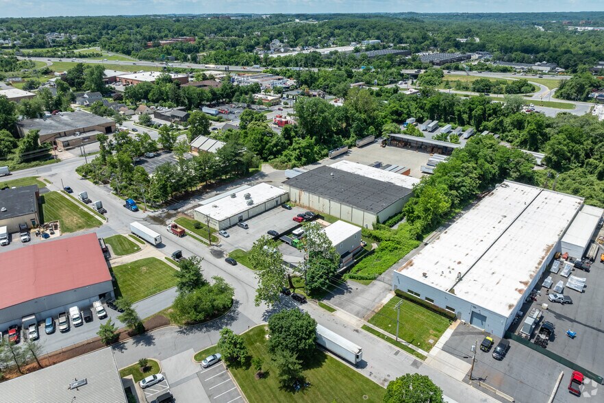 More Photos Of 800-810 Central Ave, Linthicum Warehouse For Sale