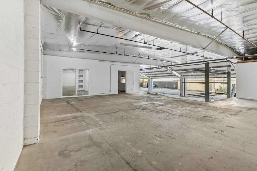 More Photos Of 11800 Vose St, North Hollywood Warehouse For Lease