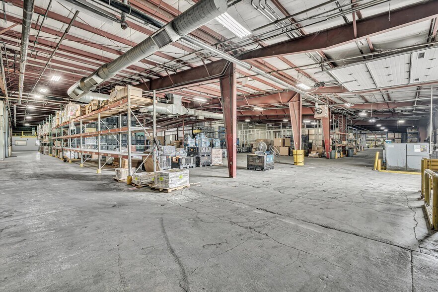 More Photos Of 202 1st St S, Kalona Manufacturing For Sale