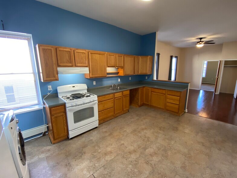 More Photos Of 31 Congress St, Cohoes Apartments For Sale