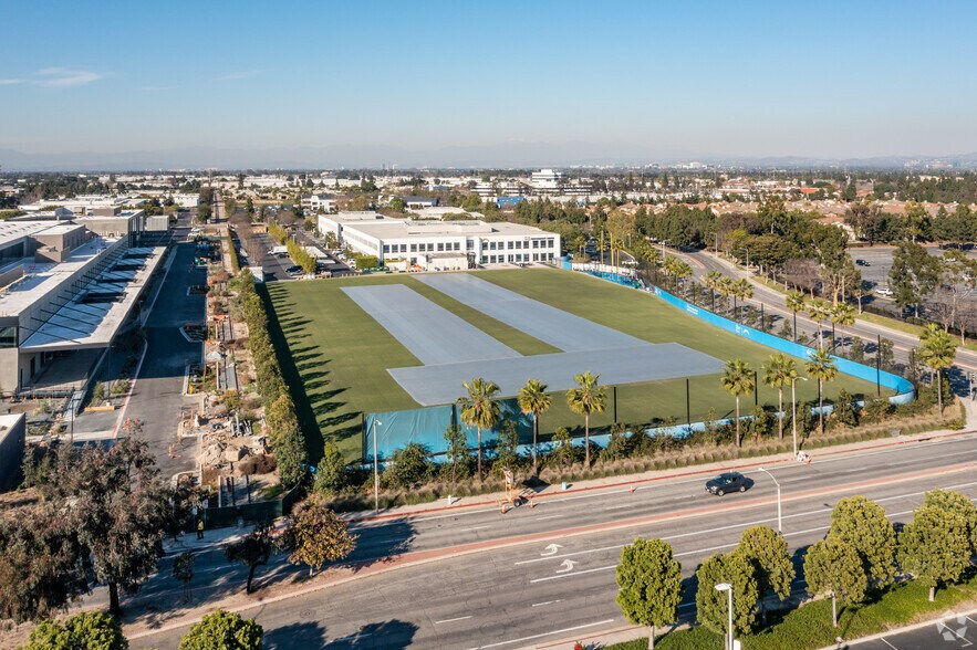 More Photos Of 3333 S Susan St, Costa Mesa Land For Lease