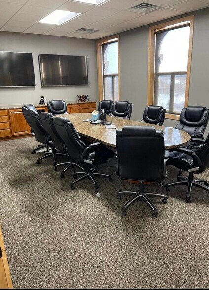 More Photos Of 1 N Main St, Hillsboro Office For Sale