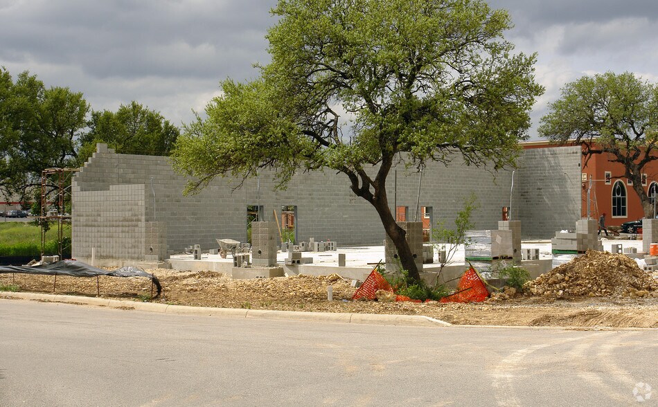 More Photos Of 12840 W IH-10, San Antonio Freestanding For Lease