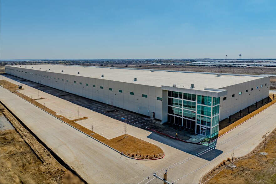 More Photos Of 6100 N Stemmens Fwy, Sanger Unknown For Lease