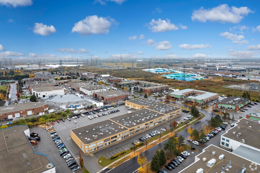 More Photos Of 111 Regina Rd, Vaughan Showroom For Lease