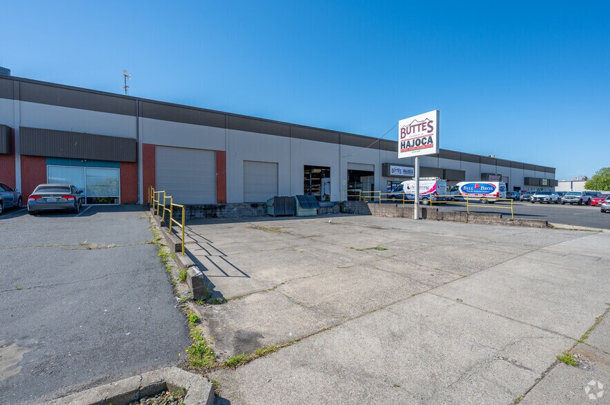 More Photos Of 3120-3190 Orange Grove Ave, North Highlands Distribution For Lease