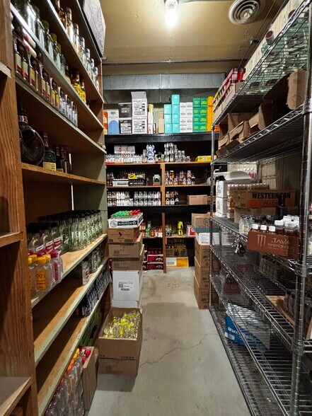 More Photos Of 529 Iris Dr, Sterling General Retail For Sale