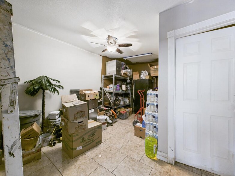 More Photos Of 1330 E 3rd St, Pecos Restaurant For Sale