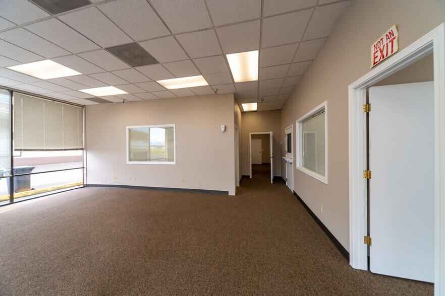 More Photos Of 1875-1895 25th St, Salem Unknown For Lease