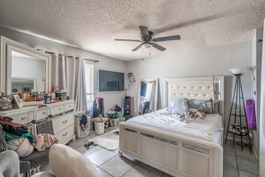 More Photos Of 8108 N 33rd Dr, Phoenix Multifamily For Sale