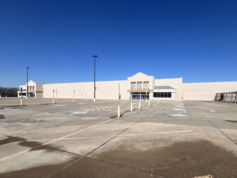 Primary Photo Of 3155 W Wheatland Rd, Dallas Freestanding For Sale