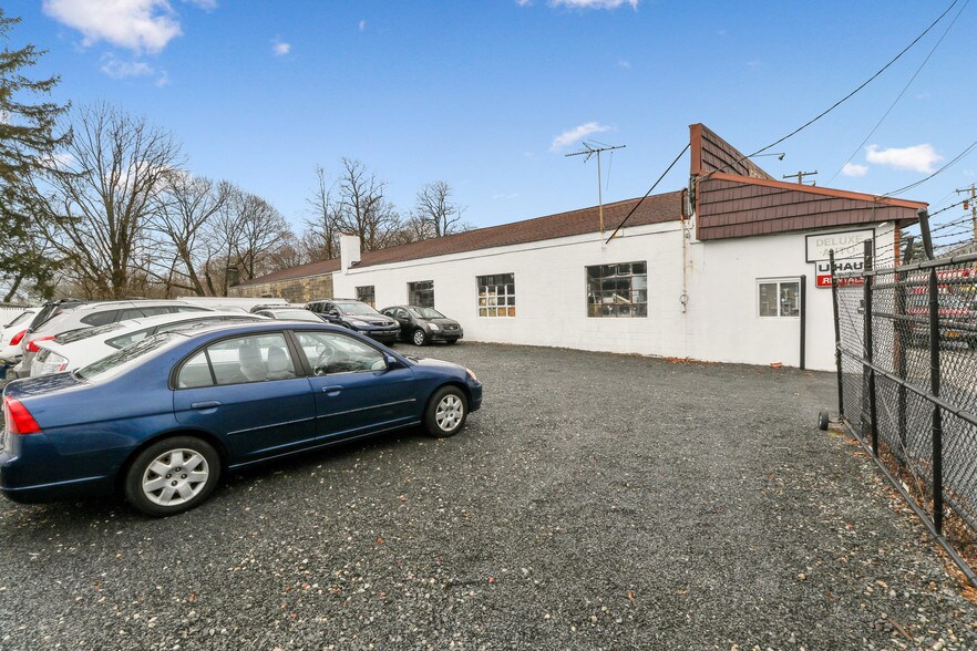 More Photos Of 1959 New York Ave, Huntington Station Auto Repair For Sale